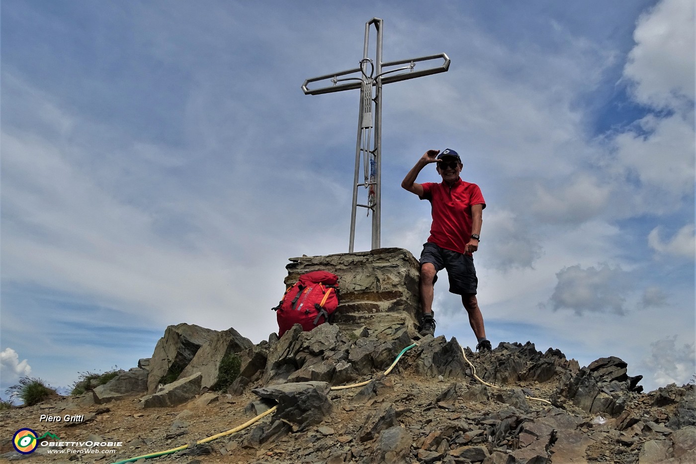 57 Alla bella croce di vetta del Pizzo Zerna (2572 m)-autoscatto.JPG